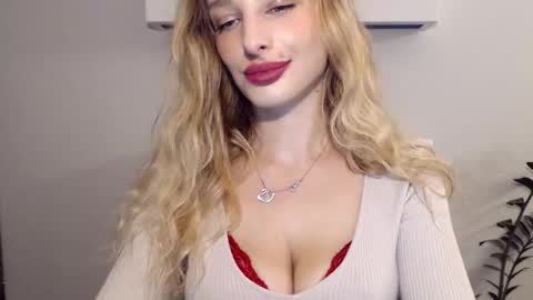 Snapshot of marilyndevilish chatting on January 27, 2025, 4:43 pm MarilynDevilish online show from January 27, 2025, 4:43 pm