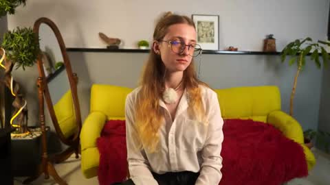 Kate online show from May 14, 2026, 3:35 am