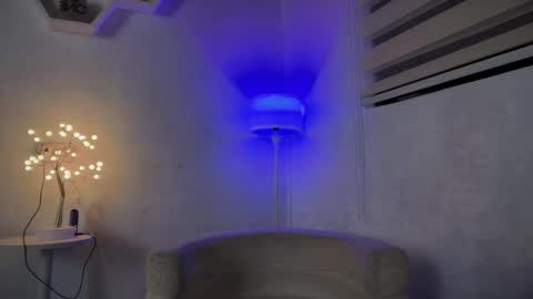 IM YOUR BABE GIRL LYCA online show from February 2, 2026, 7:01 pm