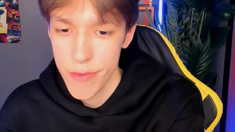 Mark online show from September 28, 2025, 9:42 pm