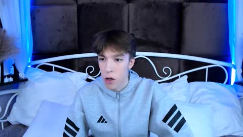 Mark online show from November 16, 2025, 10:32 am