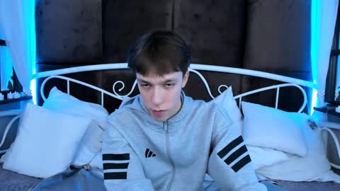 Mark online show from December 1, 2025, 10:53 am