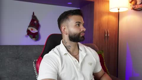 Mark online show from December 18, 2025, 11:11 pm