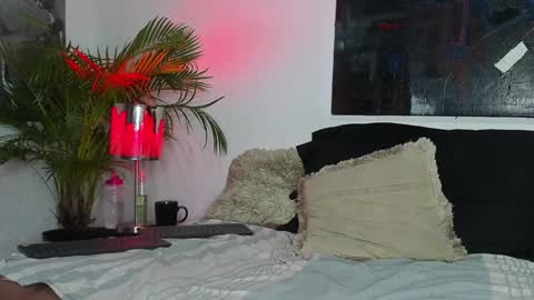 Snapshot of markus_latin chatting on December 19, 2024, 4:02 pm Markus latin online show from December 19, 2024, 4:02 pm