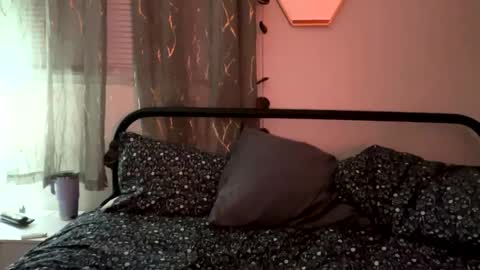 maroon_moon online show from February 15, 2025, 8:22 am