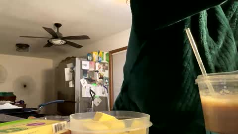 maroon_moon online show from February 19, 2025, 1:51 am