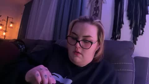 maroon_moon online show from November 27, 2025, 1:07 am