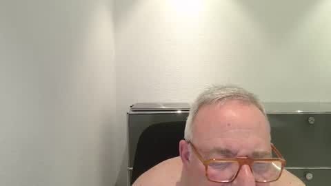 Snapshot of martin_1947 chatting on December 2, 2025, 10:38 pm martin_1947 online show from December 2, 2025, 10:38 pm