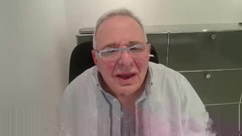 Snapshot of martin_1947 chatting on February 3, 2026, 9:42 pm martin_1947 online show from February 3, 2026, 9:42 pm