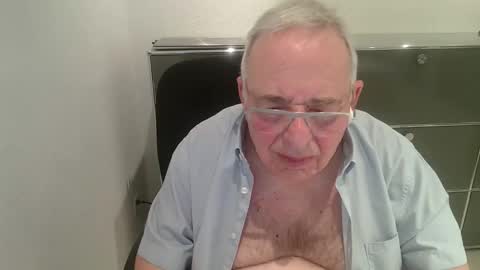 Snapshot of martin_1947 chatting on April 9, 2026, 9:53 pm martin_1947 online show from April 9, 2026, 9:53 pm