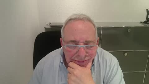 Snapshot of martin_1947 chatting on June 1, 2026, 9:05 pm martin_1947 online show from June 1, 2026, 9:05 pm