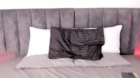 Laura online show from January 20, 2025, 8:29 pm