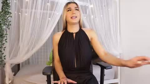 martinaa_rose online show from June 22, 2026, 12:35 pm