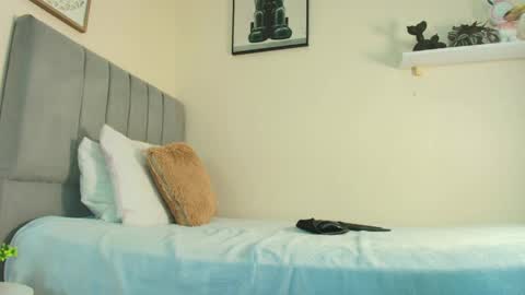 mary_cute9 online show from April 15, 2026, 12:12 pm