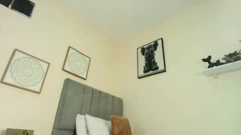 mary_cute9 online show from April 17, 2026, 12:08 pm