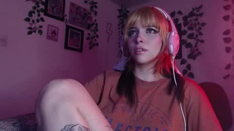 Snapshot of mary_janness chatting on December 19, 2024, 9:07 am                      100   online show from December 19, 2024, 9:07 am