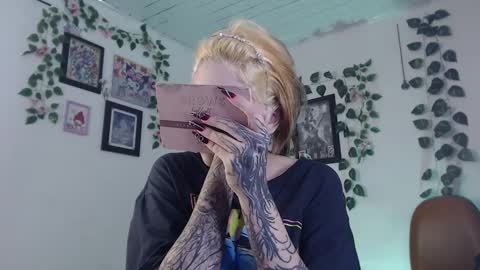 Snapshot of mary_janness chatting on December 30, 2024, 2:51 pm                      100   online show from December 30, 2024, 2:51 pm