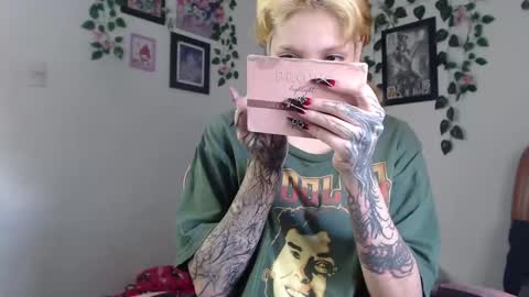 Snapshot of mary_janness chatting on January 8, 2025, 8:07 pm                      100   online show from January 8, 2025, 8:07 pm