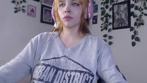 Snapshot of mary_janness chatting on January 9, 2025, 10:20 pm                      100   online show from January 9, 2025, 10:20 pm