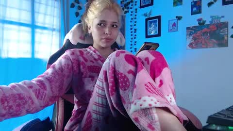 Snapshot of mary_janness chatting on February 9, 2025, 8:02 pm                      100   online show from February 9, 2025, 8:02 pm