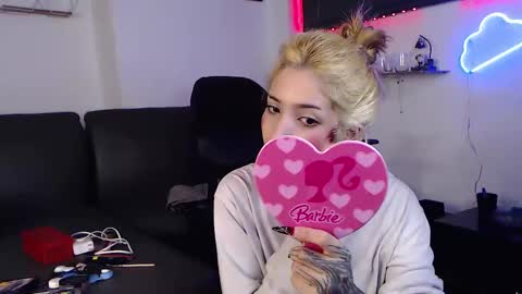 Snapshot of mary_janness chatting on February 19, 2025, 7:05 pm                      100   online show from February 19, 2025, 7:05 pm