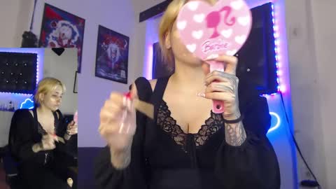 Snapshot of mary_janness chatting on March 2, 2025, 12:20 am                      100   online show from March 2, 2025, 12:20 am