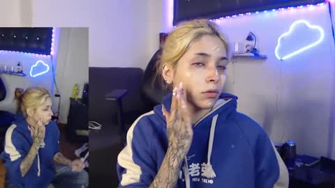 Snapshot of mary_janness chatting on March 4, 2025, 3:44 am                      100   online show from March 4, 2025, 3:44 am