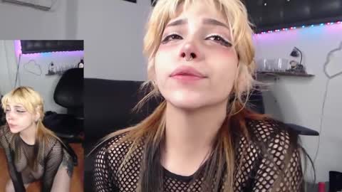 Snapshot of mary_janness chatting on March 6, 2025, 8:08 am                      100   online show from March 6, 2025, 8:08 am