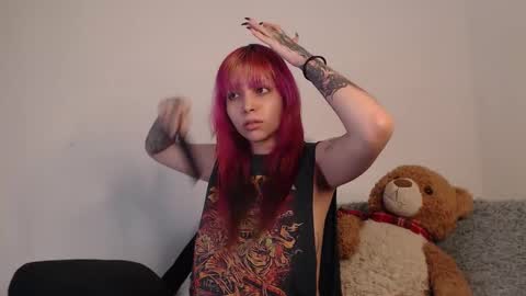 Snapshot of mary_janness chatting on October 8, 2025, 8:23 am                      100   online show from October 8, 2025, 8:23 am