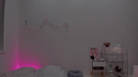 Maryana online show from September 22, 2025, 1:02 pm