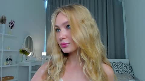 Hannah 3 online show from September 20, 2025, 9:10 am