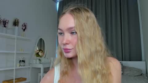 Hannah 3 online show from September 22, 2025, 9:11 am