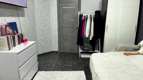 Lola online show from March 1, 2026, 3:03 pm