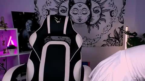 Mary online show from September 26, 2025, 3:43 am