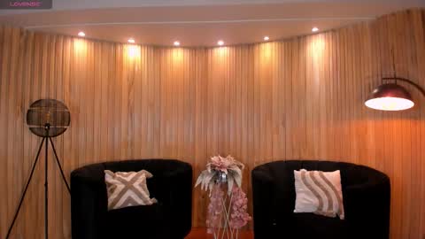 Snapshot of marylewis_ chatting on February 8, 2026, 11:57 am Mary online show from February 8, 2026, 11:57 am