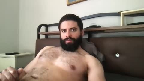 Snapshot of mascbeef95 chatting on January 7, 2026, 5:15 pm mascbeef95 online show from January 7, 2026, 5:15 pm