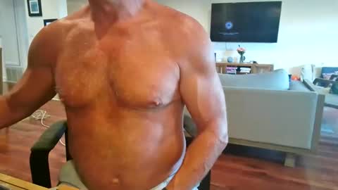 Snapshot of mascmuscle49 chatting on June 1, 2026, 1:07 am mascmuscle49 online show from June 1, 2026, 1:07 am