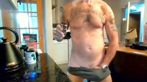 Snapshot of masked_masturbation_couple chatting on June 24, 2026, 4:44 am Masked Masturbation Couple online show from June 24, 2026, 4:44 am
