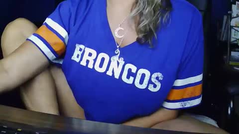 TitsnToes online show from November 2, 2025, 4:09 pm