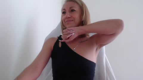 Snapshot of massielferretis chatting on May 3, 2026, 9:32 pm massiel ferreti online show from May 3, 2026, 9:32 pm