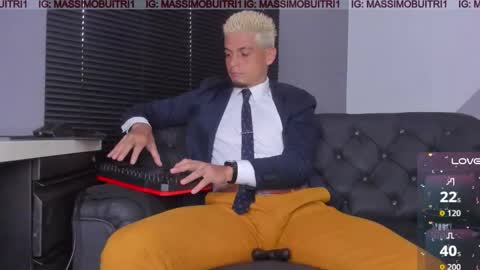 I am Massimo online show from December 22, 2025, 10:29 pm