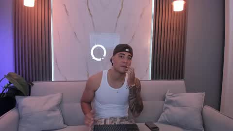 Snapshot of massimo_ross chatting on April 15, 2026, 10:55 am massimo_ross online show from April 15, 2026, 10:55 am