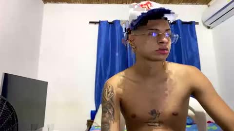 Snapshot of master_boy01 chatting on November 16, 2025, 11:21 pm master_boy01 online show from November 16, 2025, 11:21 pm