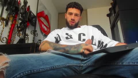 Snapshot of master_steven_01 chatting on December 28, 2024, 10:34 pm steven online show from December 28, 2024, 10:34 pm