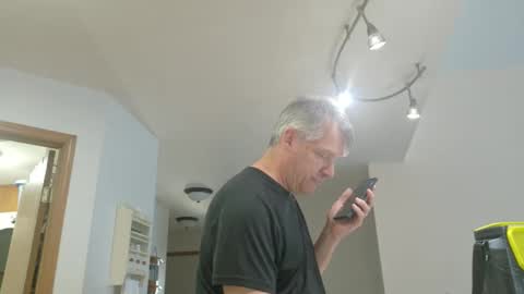 Snapshot of master_thorn chatting on September 18, 2025, 8:33 pm Master Thorn online show from September 18, 2025, 8:33 pm