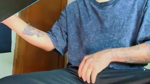 Snapshot of master_zanyn chatting on November 2, 2025, 11:07 pm master_zanyn online show from November 2, 2025, 11:07 pm