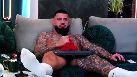 masterkingofmuscle online show from January 28, 2025, 1:05 pm