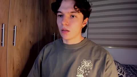 mastrangelo_x online show from February 19, 2026, 5:03 am