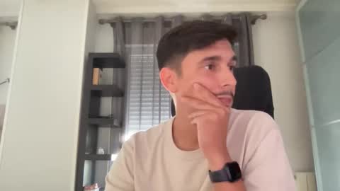 Aaron online show from September 26, 2025, 4:33 pm