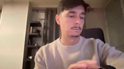 Aaron online show from December 22, 2025, 7:11 pm